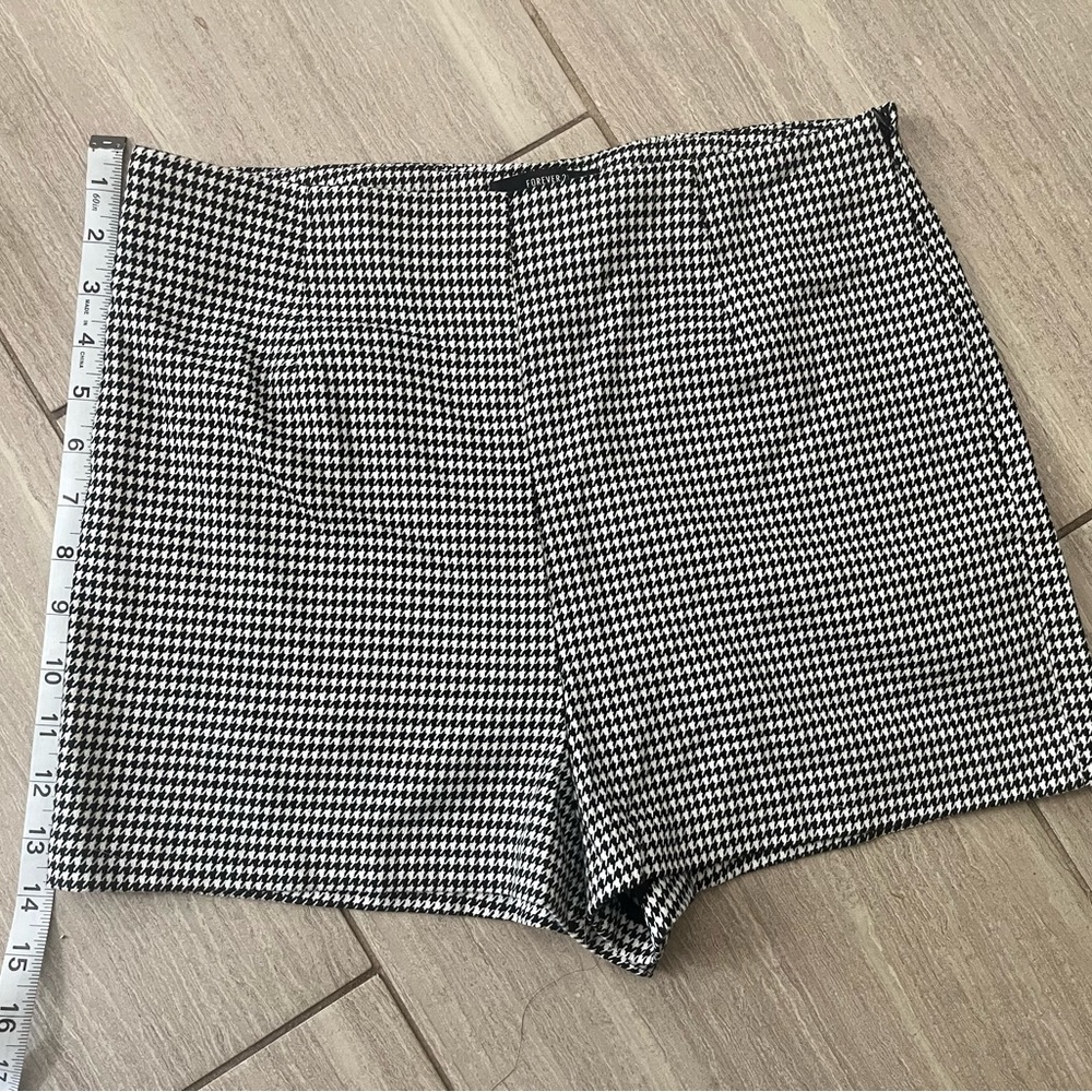 Forever 21 size L shorts